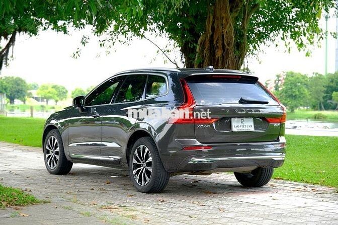 Volvo XC60 B6 2023 Xám Titan Nhập khẩu