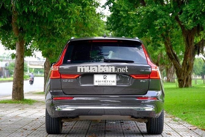Volvo XC60 B6 2023 Xám Titan Nhập khẩu