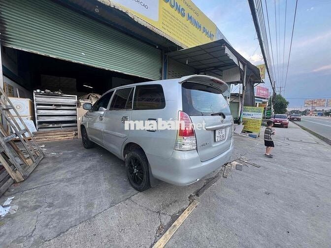 Toyota Innova E 2010 Số sàn Bạc