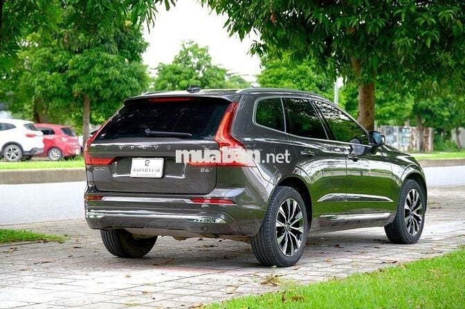 Volvo XC60 B6 2023 Xám Titan Nhập khẩu