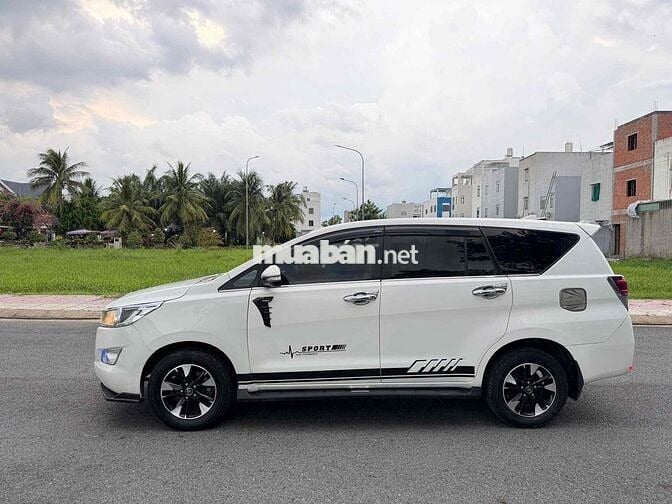 Toyota Innova 2017 Số sàn 8 chỗ Trắng