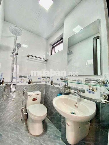 mình còn trống 3 phòng khép kín full nt 30m . Thang máy, pccc sát ô to