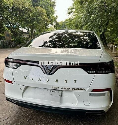 VinFast Lux A2.0 2023 Trắng