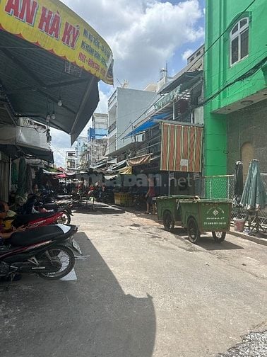 Bán nhà ngay chợ Nguyễn Sơn giá 13 tỷ 