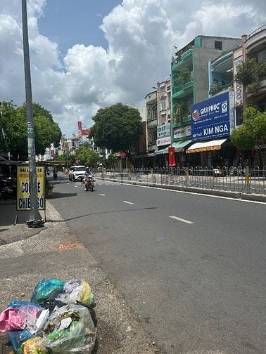 Bán nhà ngay chợ Nguyễn Sơn giá 13 tỷ 