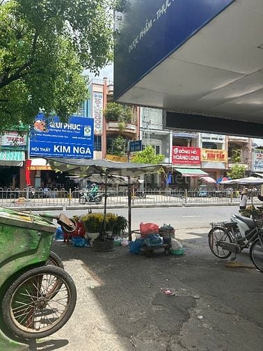 Bán nhà ngay chợ Nguyễn Sơn giá 13 tỷ 
