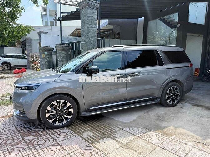 KIA Carnival Premium 2024 7 chỗ Xám 21.000 km
