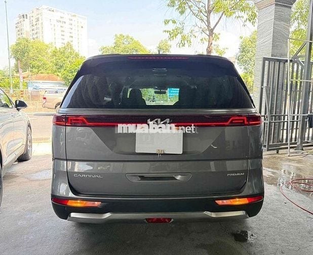 KIA Carnival Premium 2024 7 chỗ Xám 21.000 km