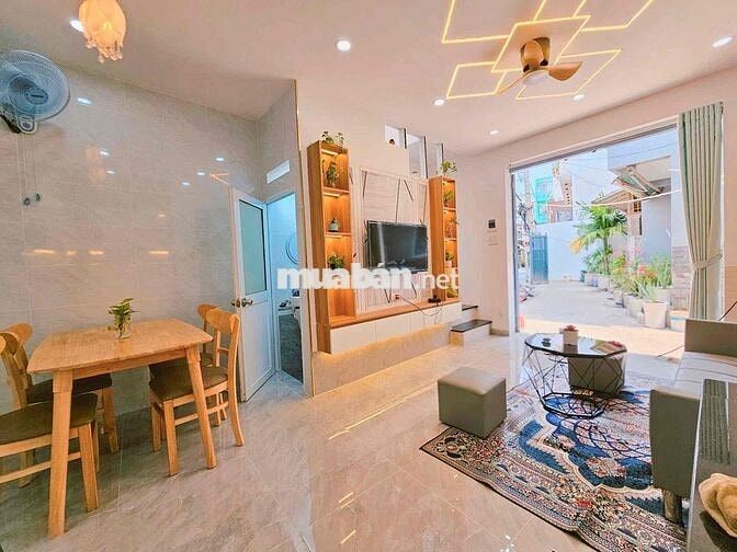 Nhà hẻm xe hơi 2pn2wc cách 3 phút ra e mart 2 gò vấp và tuyến metro