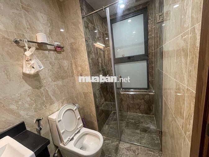 Cho thuê CHCC Sky Central 176 Định Công mặt đường 2.5
