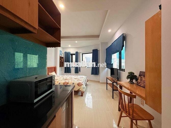 căn hộ đầy tiện nghi cửa sổ trời ... ngay trung tâm Sài Gòn