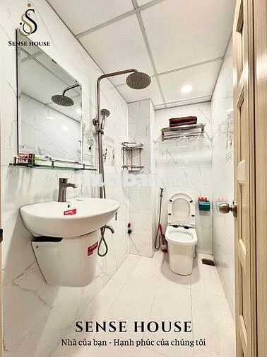 Đi bộ qua Đại Học Văn Hiến 4x-5x