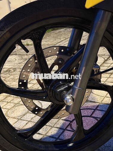 Yamaha Ya cá mập Đã sử dụng Vàng, Trắng