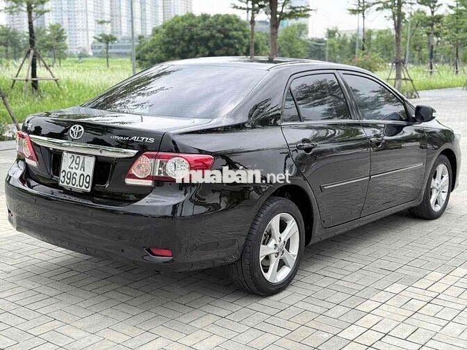 Toyota Altis 2.0AT 2011 Đen 11 vạn km