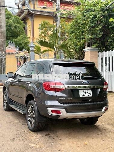 Ford Everest Titanium 2.0L  2 cầu bản cao cấp