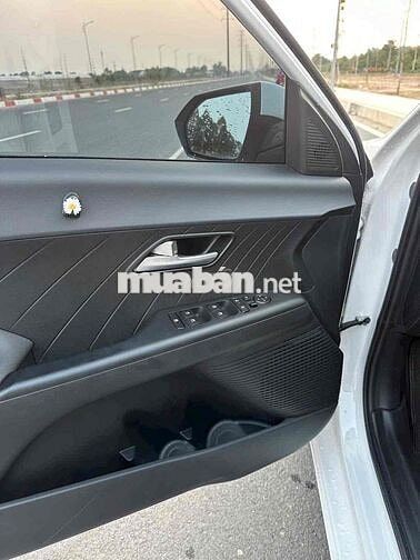 Hyundai Accent 2024 1.5 AT Đặc biệt 4000 km Trắng