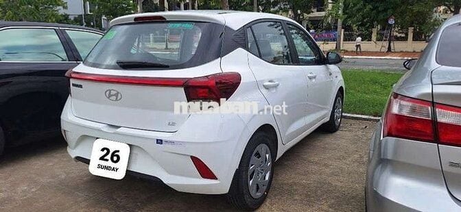 Hyundai i10 2025 Trắng Số sàn 10.000 km