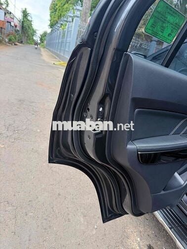 Ford Everest Titanium 2.0L  2 cầu bản cao cấp