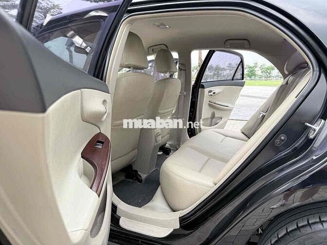 Toyota Altis 2.0AT 2011 Đen 11 vạn km