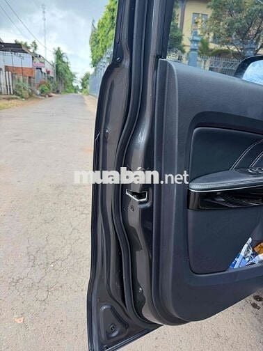Ford Everest Titanium 2.0L  2 cầu bản cao cấp