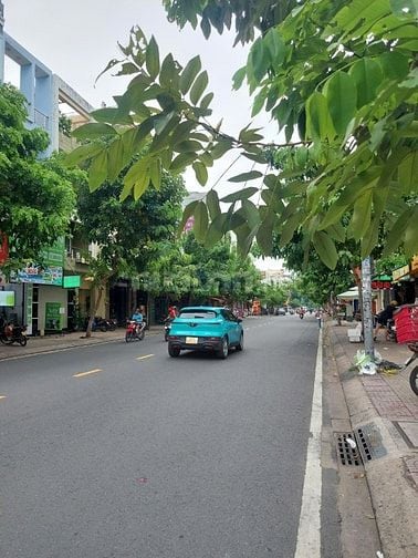 Nhà MT Tân Sơn Nhì, xây sẵn mới 4 tầng có vỉa hè rộng 4m cực kì tiện