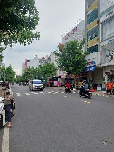 Nhà MT Tân Sơn Nhì, xây sẵn mới 4 tầng có vỉa hè rộng 4m cực kì tiện