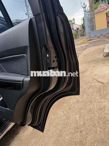 Ford Everest Titanium 2.0L  2 cầu bản cao cấp