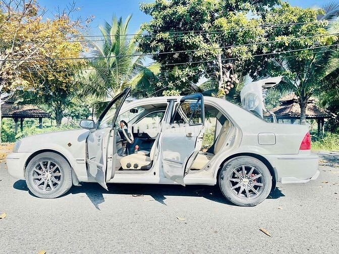 Ford Laser 1.8 MT Trắng Số sàn