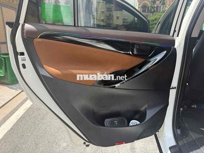 Toyota Innova 2.0E Trắng 8 chỗ Xăng