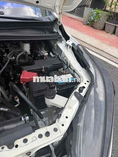 Toyota Innova 2.0E Trắng 8 chỗ Xăng