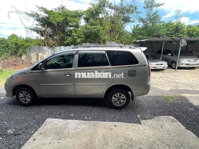 Toyota Innova Bạc 7 chỗ có màn hình, camera lùi