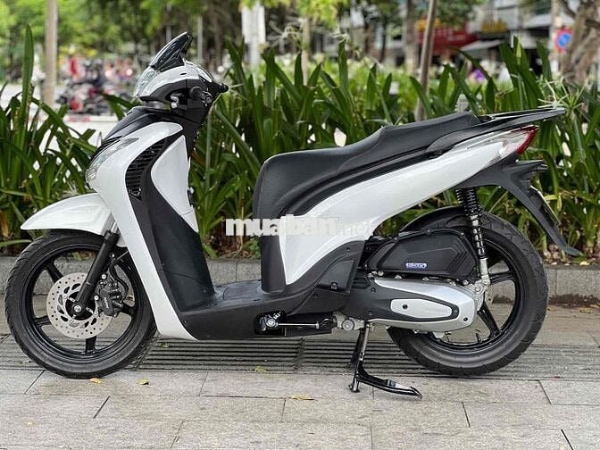 SH 150 CBS 2022 Trắng đen 10.000km Bstp Chính Chủ