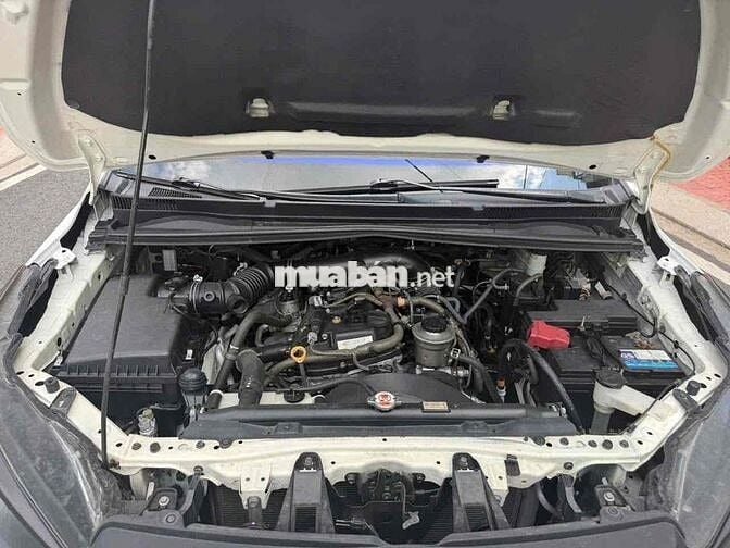 Toyota Innova 2.0E Trắng 8 chỗ Xăng