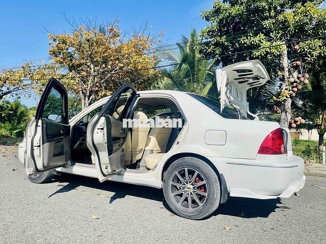Ford Laser 1.8 MT Trắng Số sàn