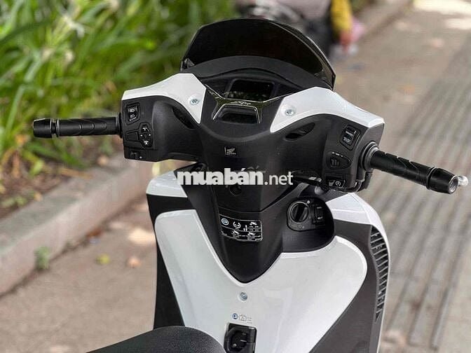 SH 150 CBS 2022 Trắng đen 10.000km Bstp Chính Chủ