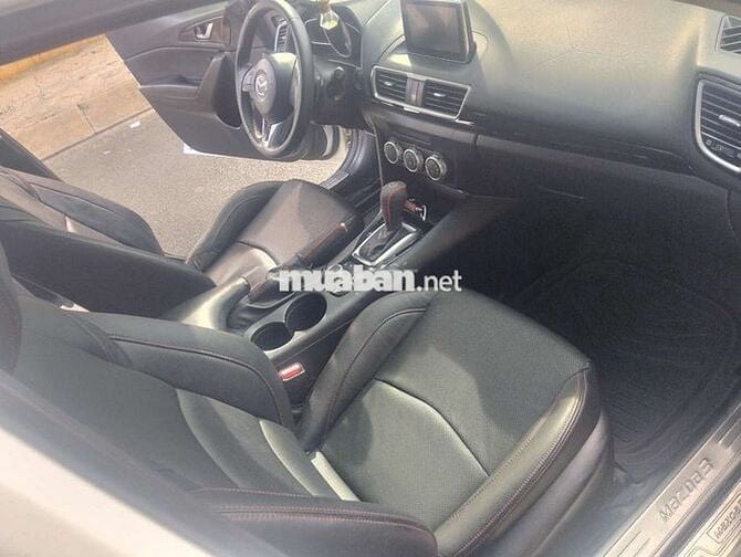 Mazda Mazda 3 Trắng 5 chỗ