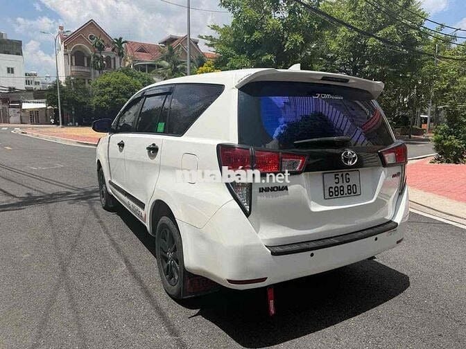 Toyota Innova 2.0E Trắng 8 chỗ Xăng