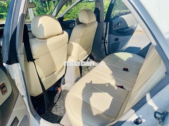 Ford Laser 1.8 MT Trắng Số sàn