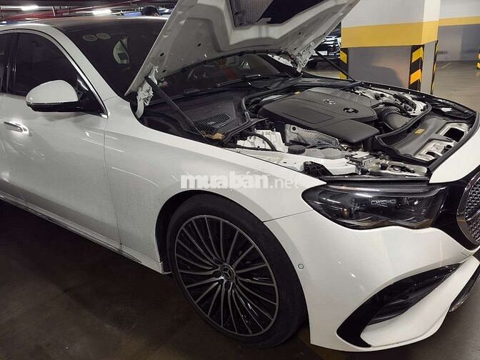 Mercedes-Benz E300 AMG Trắng 3.882 km