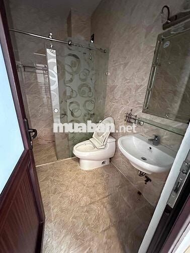 Cho thuê nhà mặt tiền đường số 32 khu tên lửa có nội thất nhà đẹp