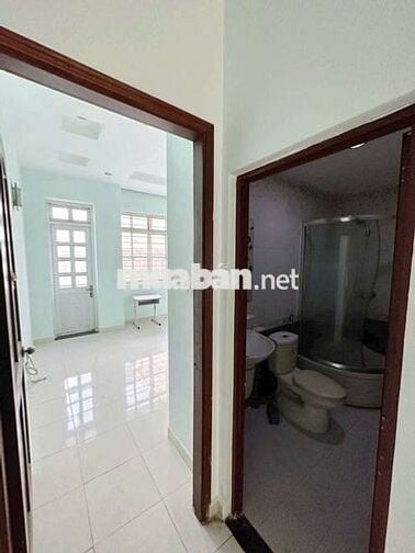 Đình Nghi Xuân. Quận Bình Tân (3pn, 3wc). hẻm xe hơi. Dtsd 192m2
