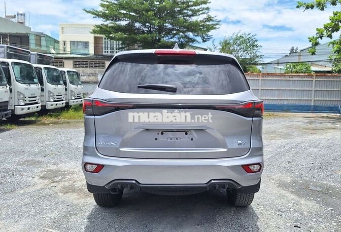 Isuzu Mu-x B7 số sàn 7 chỗ máy dầu 2025 gầm cao