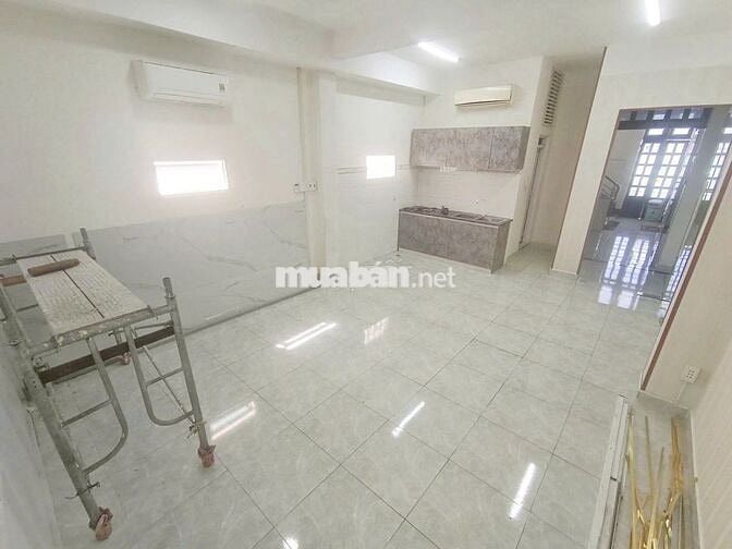 Văn Phòng Cho Thuê Mặt Tiền Đường Cộng Hòa Gần ETOWN Đối Diện Sân Bay