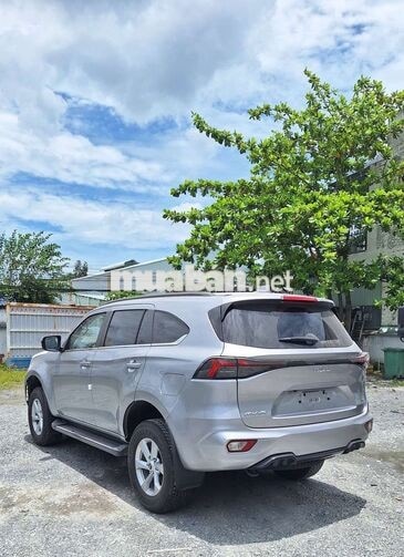 Isuzu Mu-x B7 số sàn 7 chỗ máy dầu 2025 gầm cao
