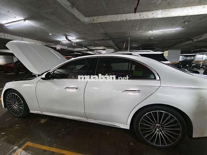 Mercedes-Benz E300 AMG Trắng 3.882 km