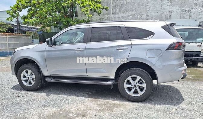 Isuzu Mu-x B7 số sàn 7 chỗ máy dầu 2025 gầm cao