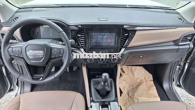 Isuzu Mu-x B7 số sàn 7 chỗ máy dầu 2025 gầm cao