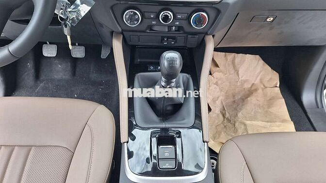 Isuzu Mu-x B7 số sàn 7 chỗ máy dầu 2025 gầm cao