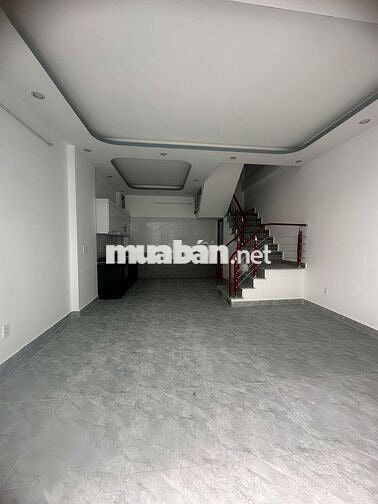 Bán căn nhà 3 tầng, vị trí đẹp, khu dân cư đông đúc, an ninh tốt.