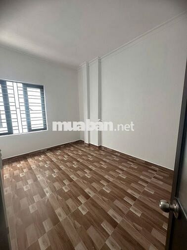 Bán căn nhà 3 tầng, vị trí đẹp, khu dân cư đông đúc, an ninh tốt.